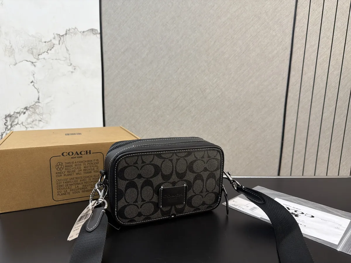 Coach Crossbody Bag - 12 × 19 cm — source photograph 1 of 3
