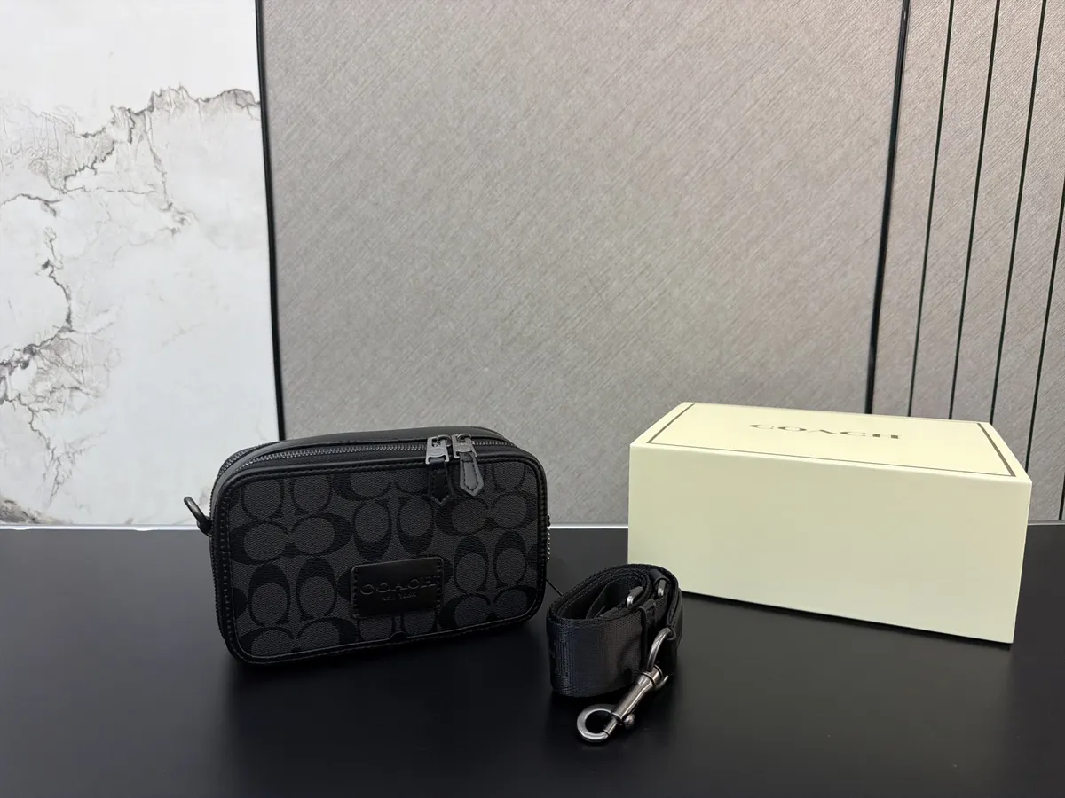 Coach Crossbody Bag - 12 × 20 cm — source photograph 1 of 3