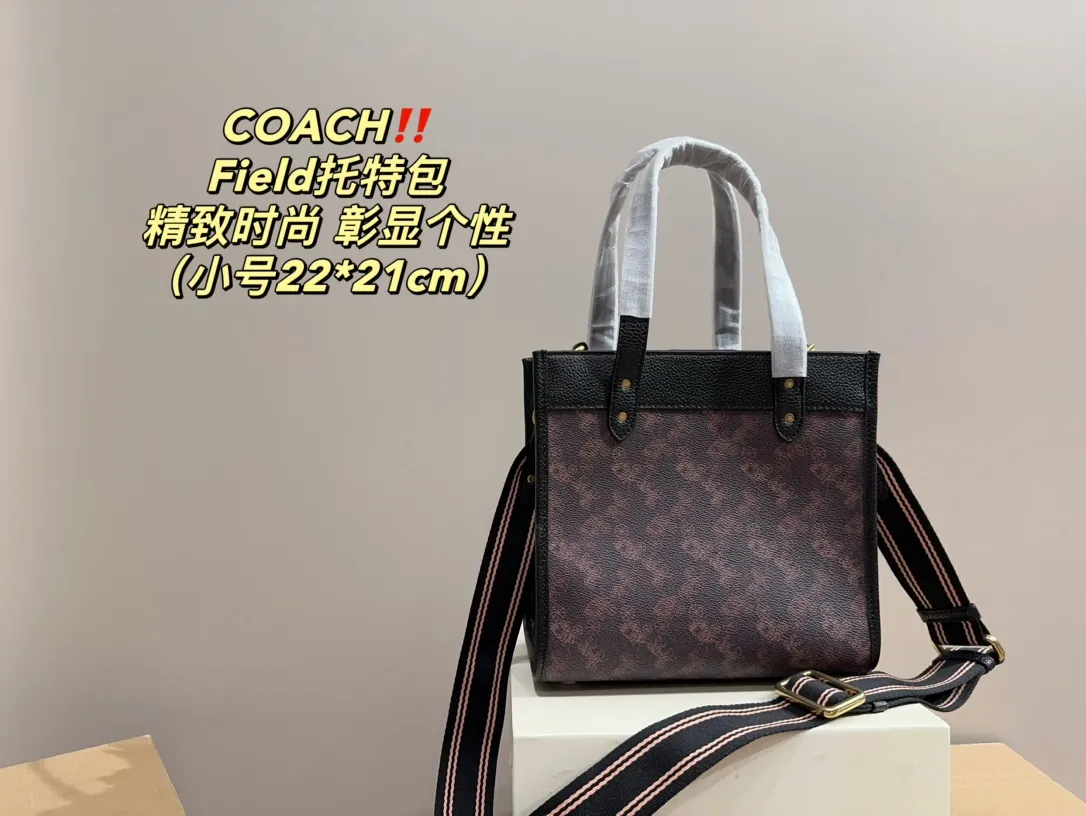 Coach Field Tote Bag — source photograph 1 of 3