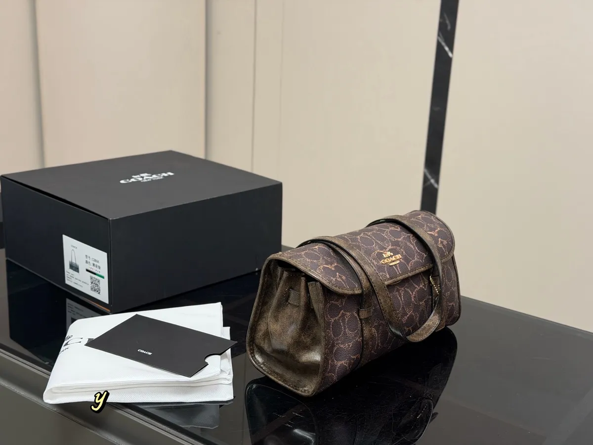 Coach Flap Shoulder Bag - 30 × 15 cm — source photograph 1 of 3