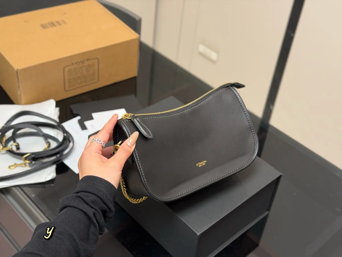 Coach Handbag - 24 × 13 cm — source photograph 1 of 3