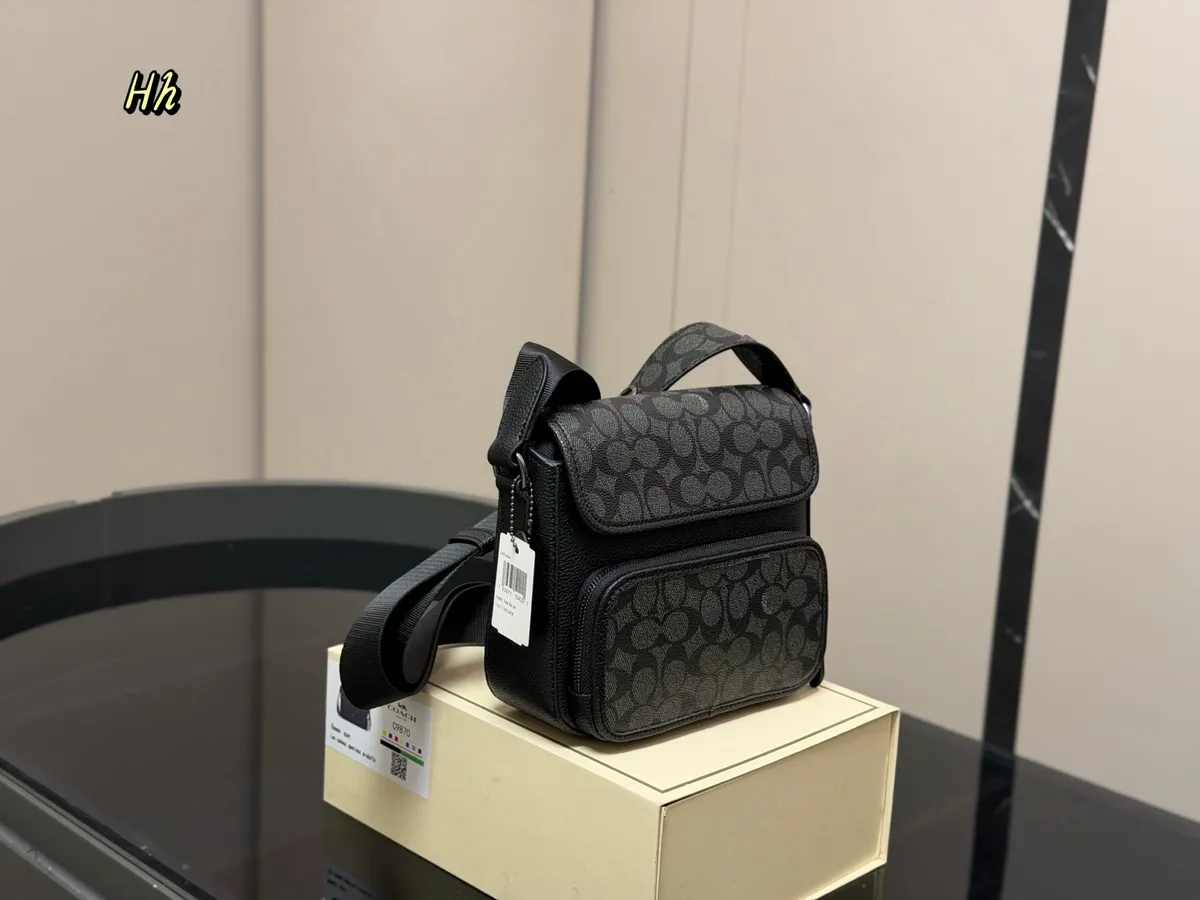 Coach Messenger Bag - 20 × 19 cm — source photograph 1 of 3