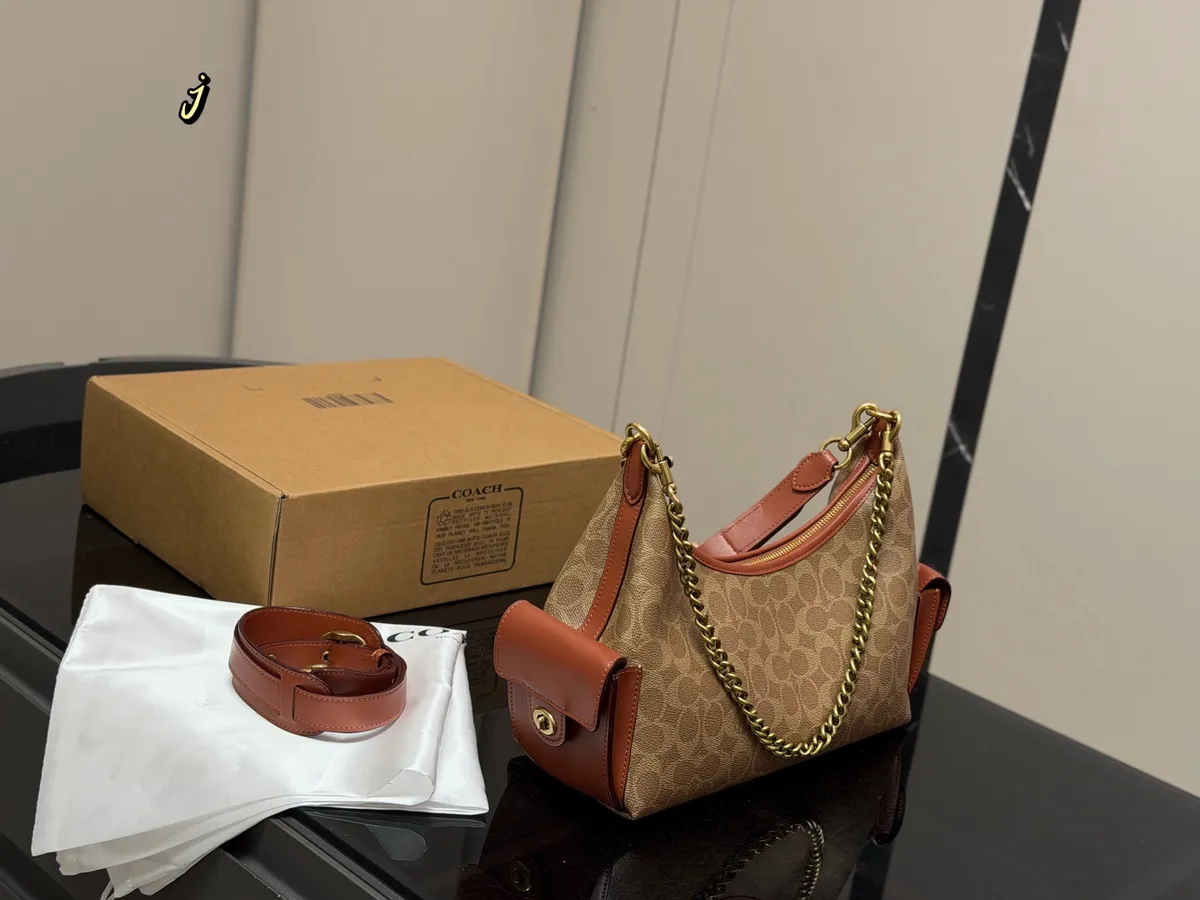 Coach Monogram Handbag - 30 × 22 cm — source photograph 1 of 3