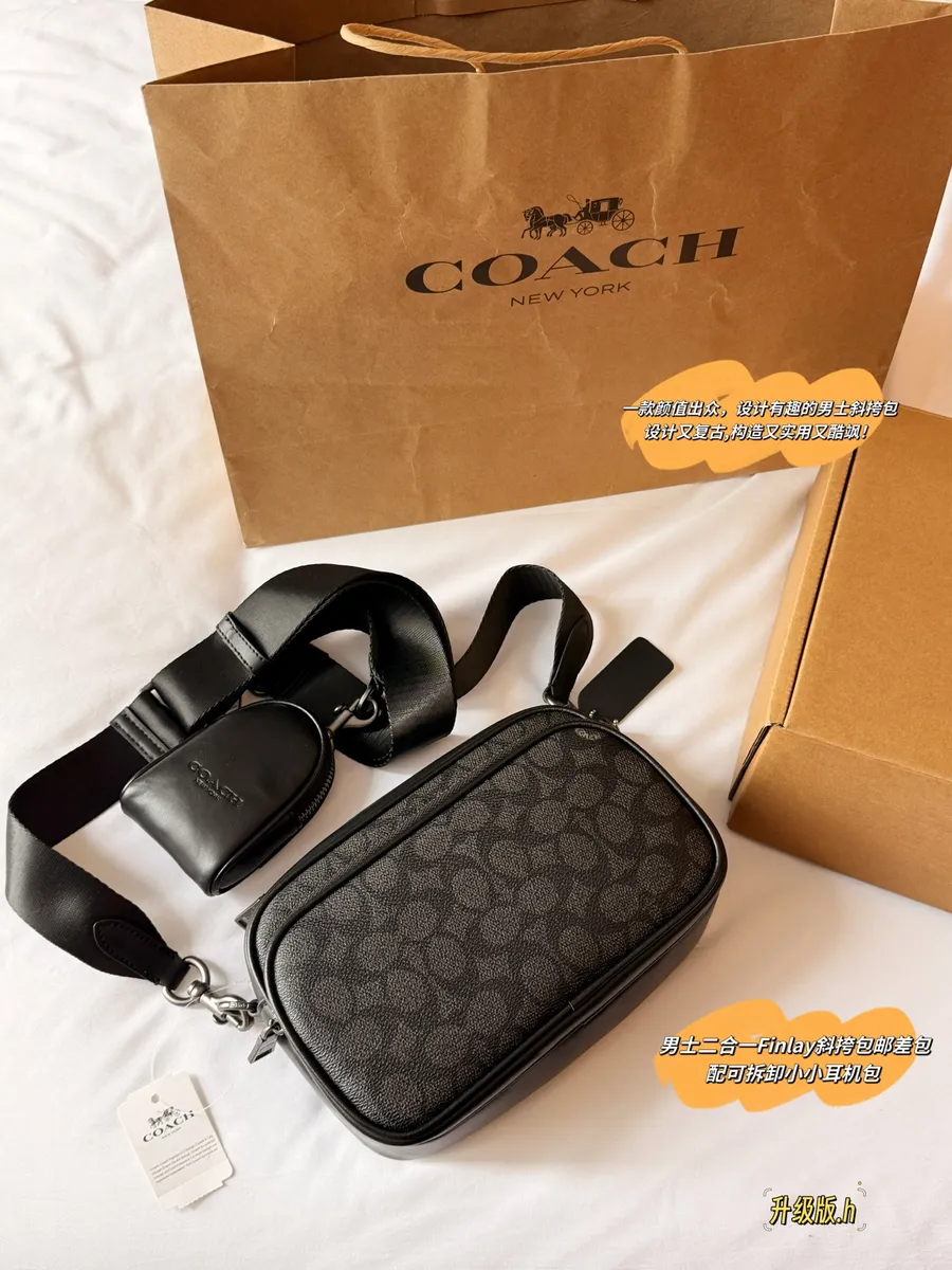 Coach Monogram Messenger Bag - 21.5 × 15 cm — source photograph 1 of 3