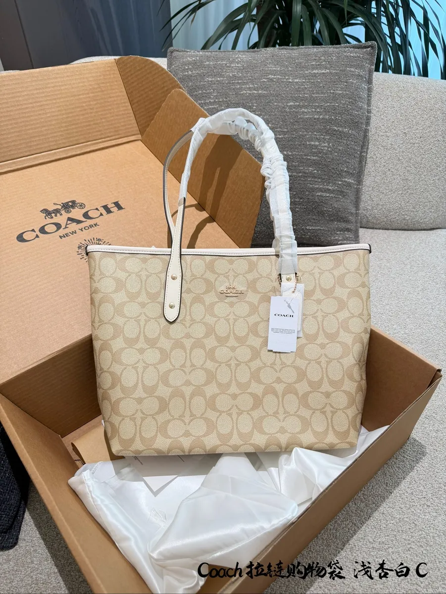 Coach Printed Backpack - 29 cm — source photograph 1 of 3