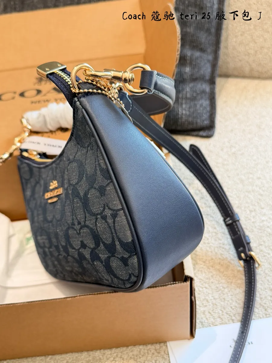Coach Teri Monogram Crossbody Bag - 24.5 × 7.5 × 15.5 cm — source photograph 1 of 3