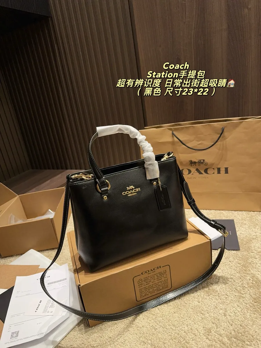 Coach Top Handle Bag - 23 × 22 cm — source photograph 1 of 3
