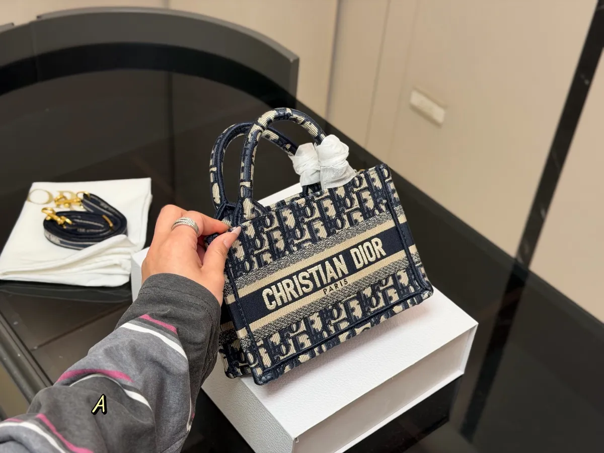 Dior Book Tote Tote Bag - 21.5 cm — source photograph 1 of 3