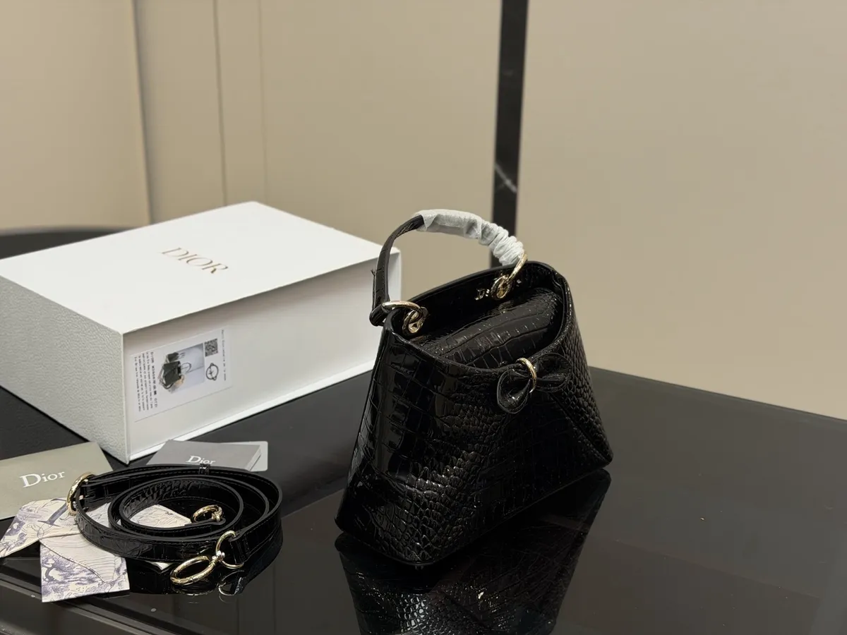 Dior Bow Top Handle Bag - 25 × 17 cm — source photograph 1 of 3