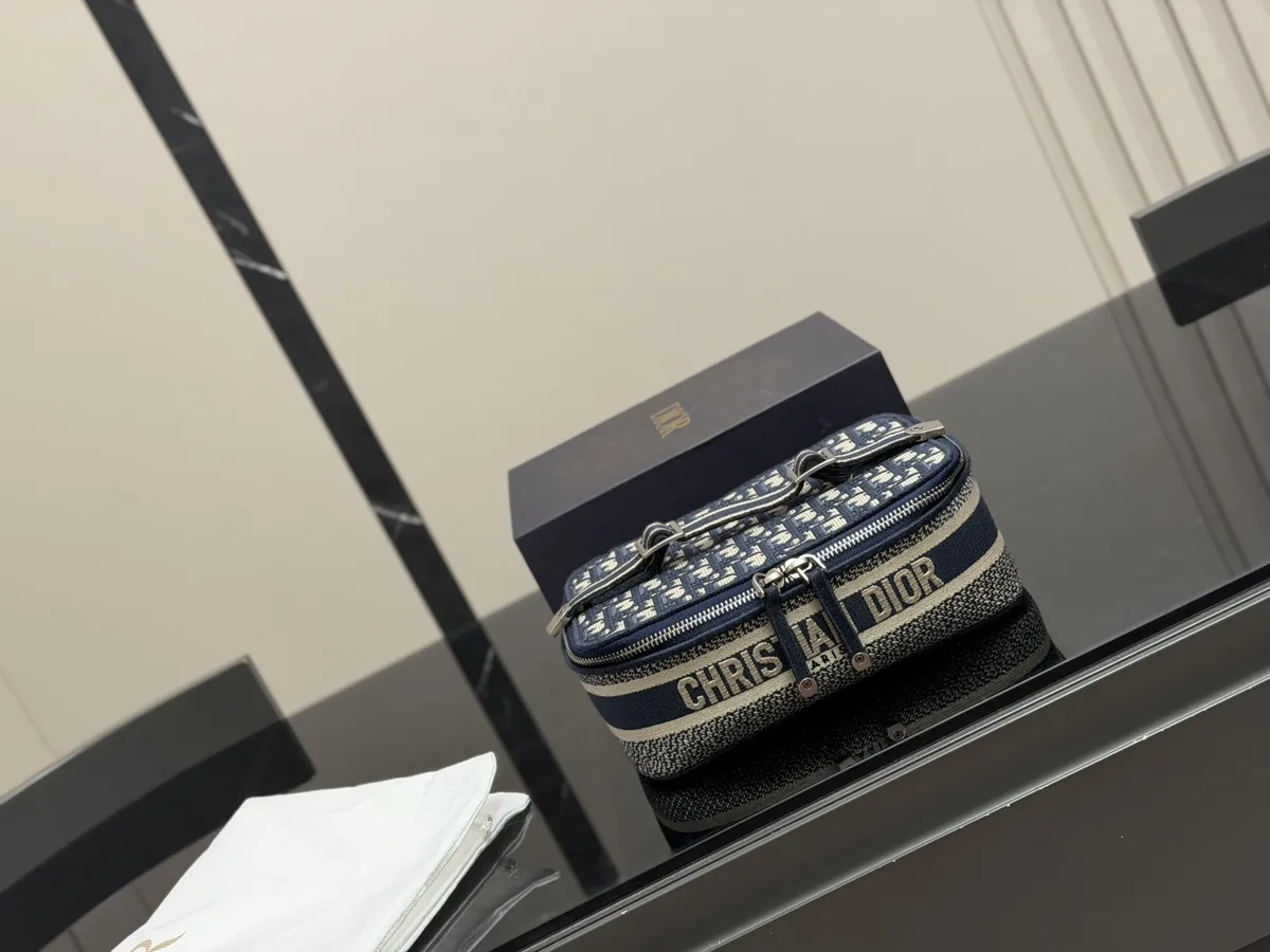 Dior Embroidered Handbag - 23 × 19 cm — source photograph 1 of 3