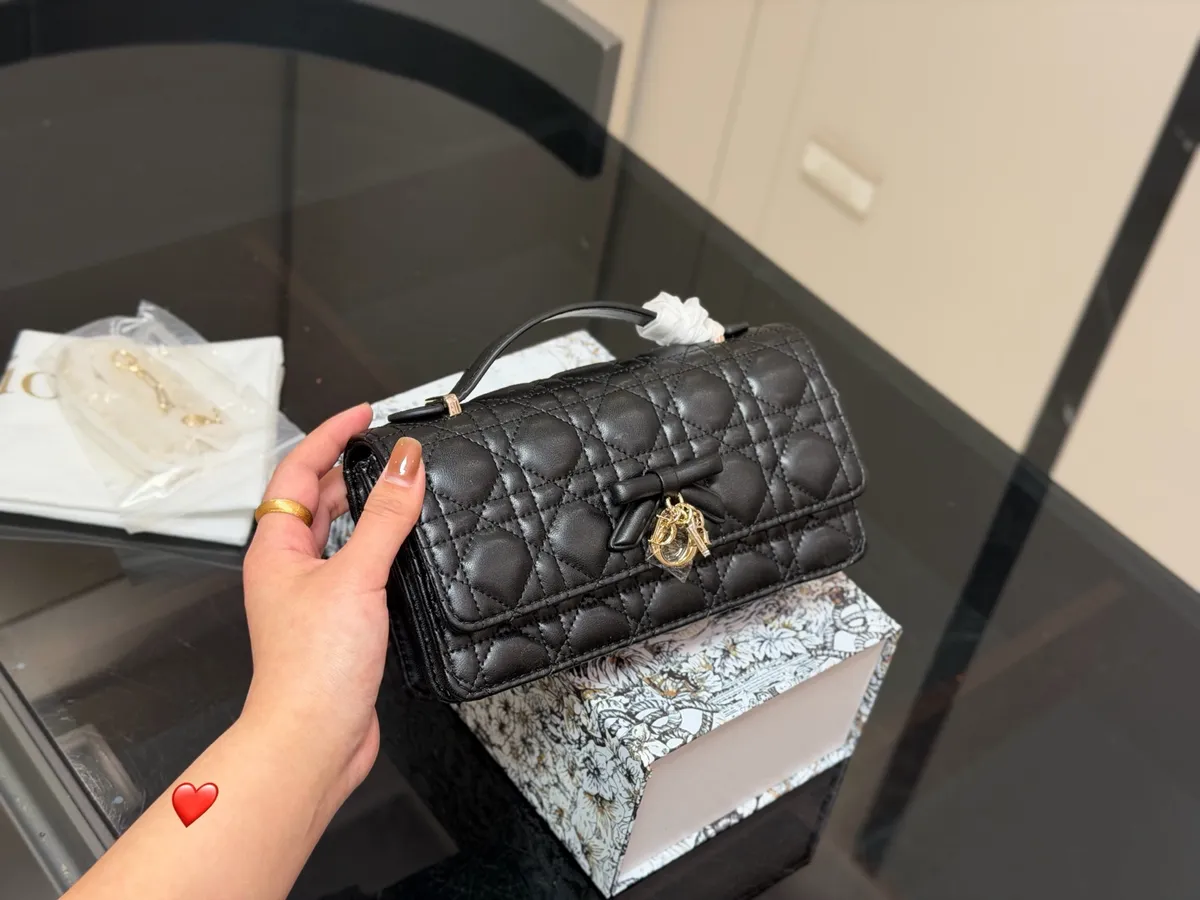 Dior Lady Chain Flap Clutch Bag - 21 × 11 cm — source photograph 1 of 3