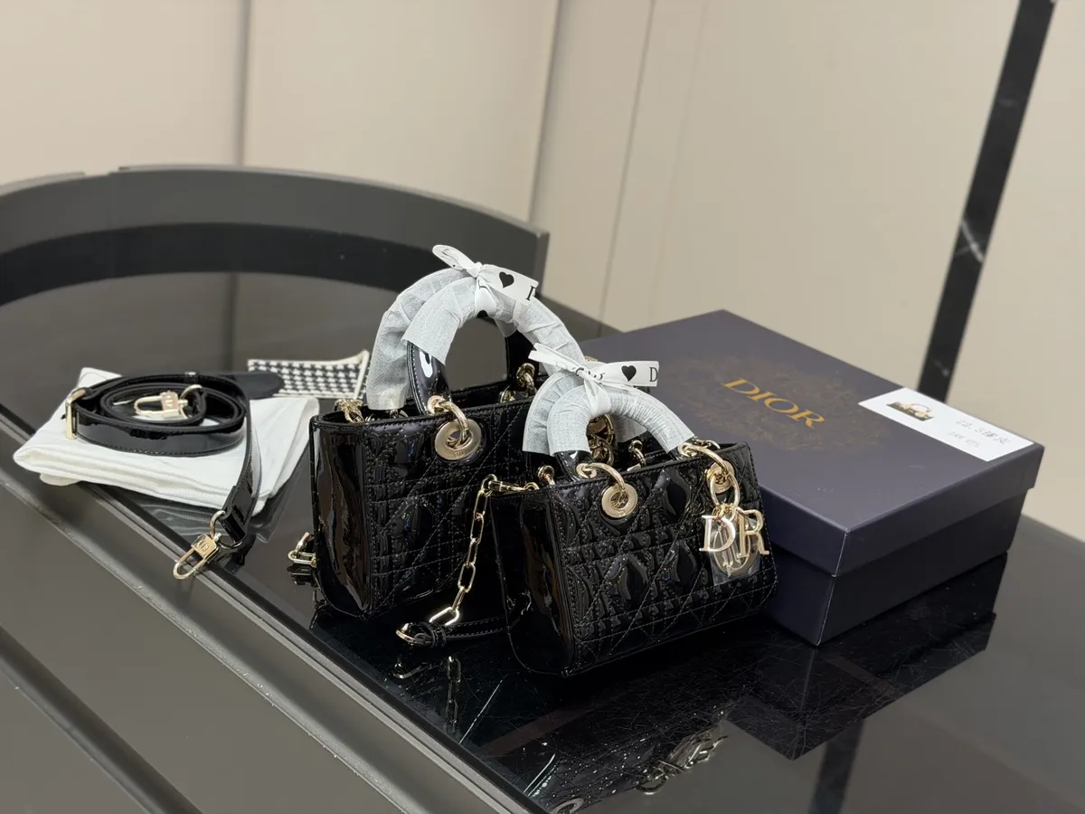 Dior Lady Patent Finish Handbag - 17 cm Options — source photograph 1 of 3