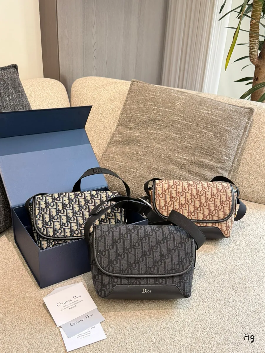 Dior Monogram Crossbody Bag - 20 cm — source photograph 1 of 3