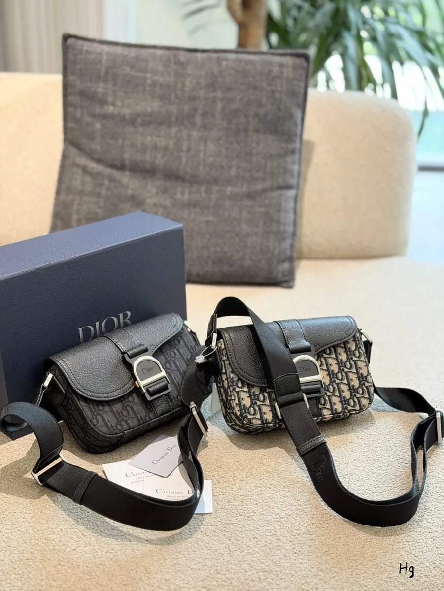 Dior Monogram Printed Crossbody Bag - 18 cm — source photograph 1 of 3