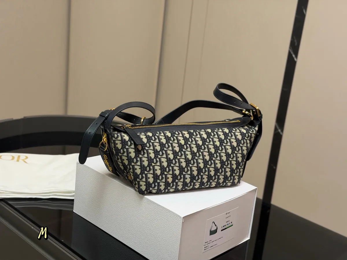 Dior Shoulder Bag - 35 × 15 cm — source photograph 1 of 3
