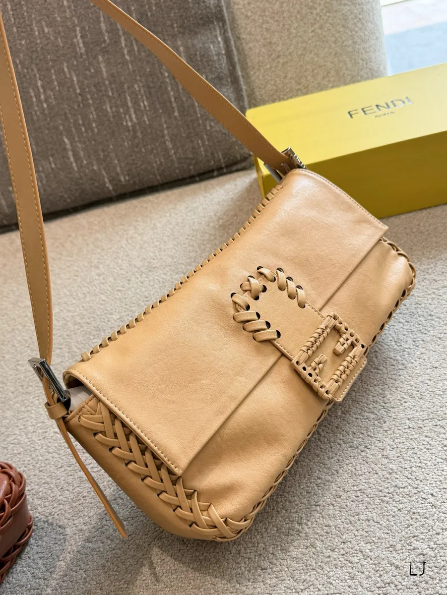 Fendi Baguette Woven Crossbody Bag - 28 cm — source photograph 1 of 3