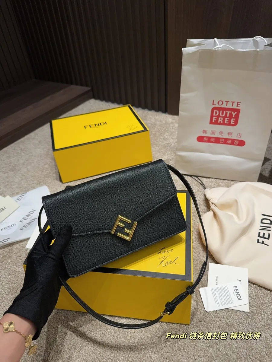 Fendi Chain Handbag — source photograph 1 of 3
