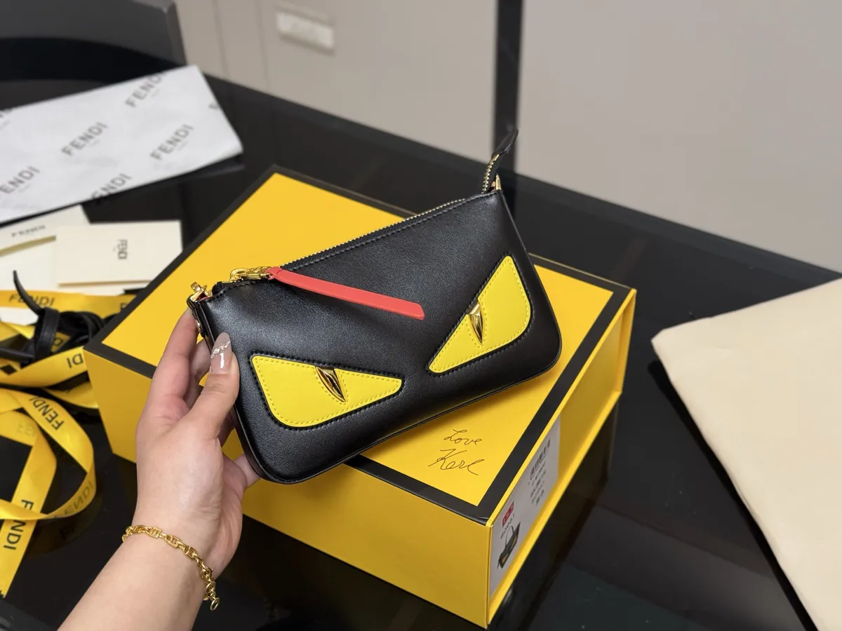 Fendi Crossbody Bag - 20 × 12 cm — source photograph 1 of 3