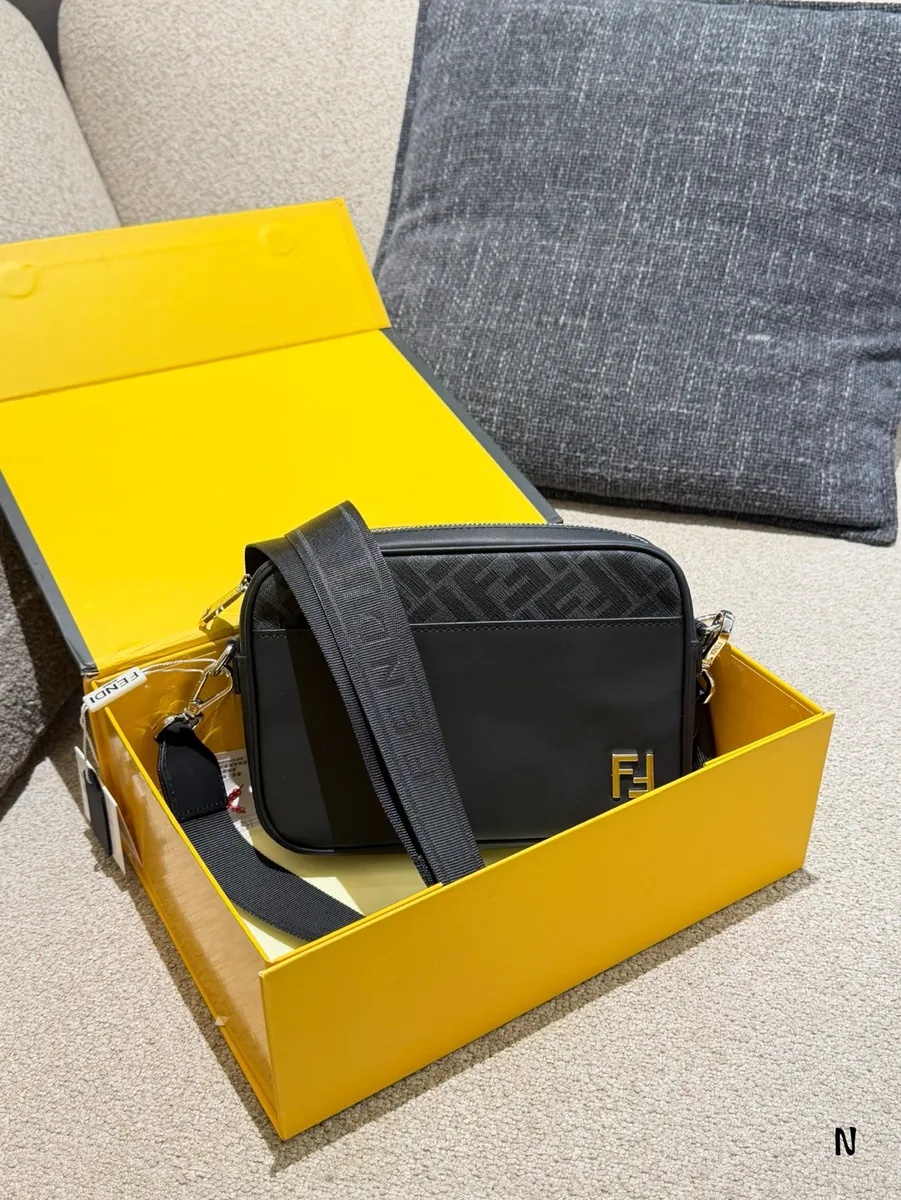 Fendi Crossbody Bag - 20 cm — source photograph 1 of 3