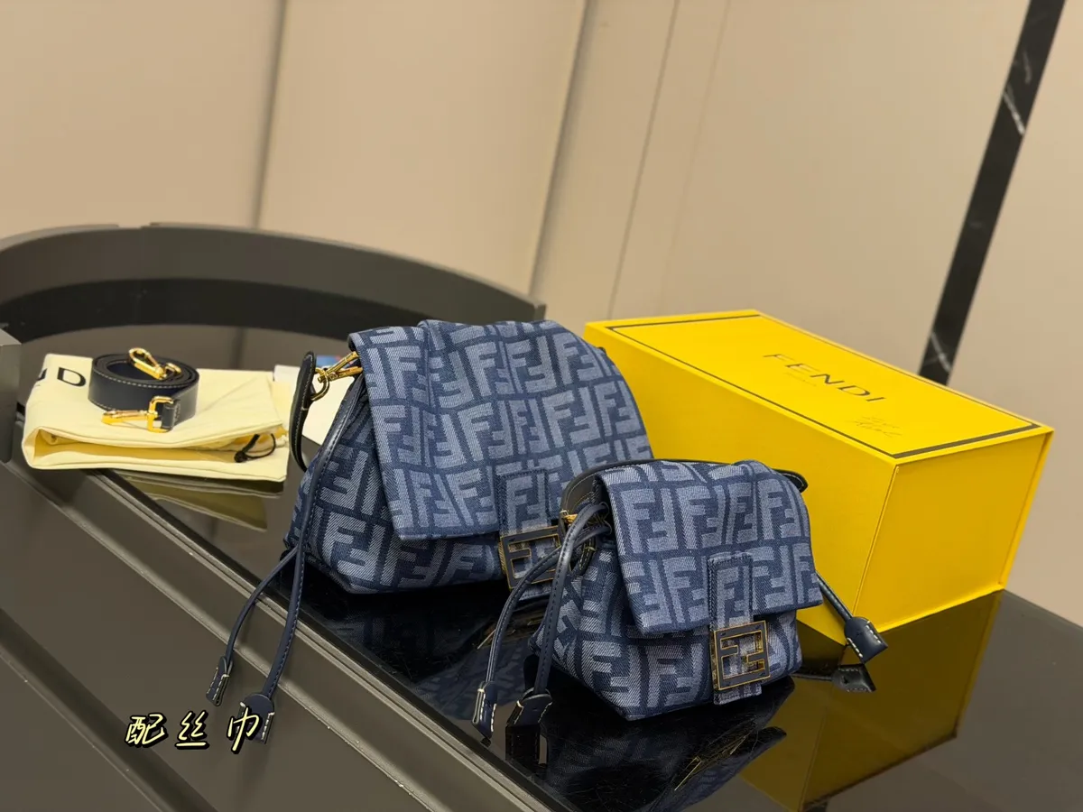 Fendi Monogram Handbag - 17 cm Options — source photograph 1 of 3