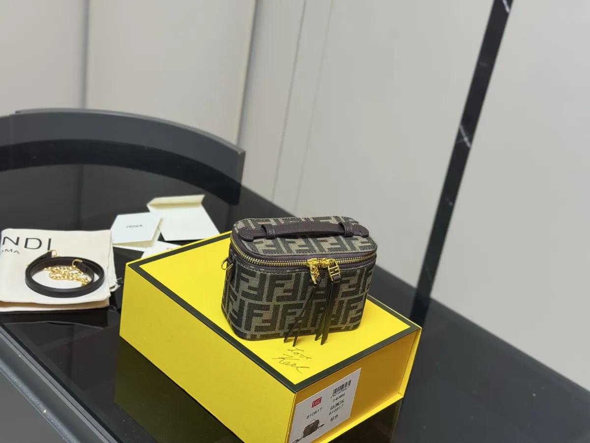 Fendi Origami Tote Bag - 16 × 22 cm Options — source photograph 1 of 3