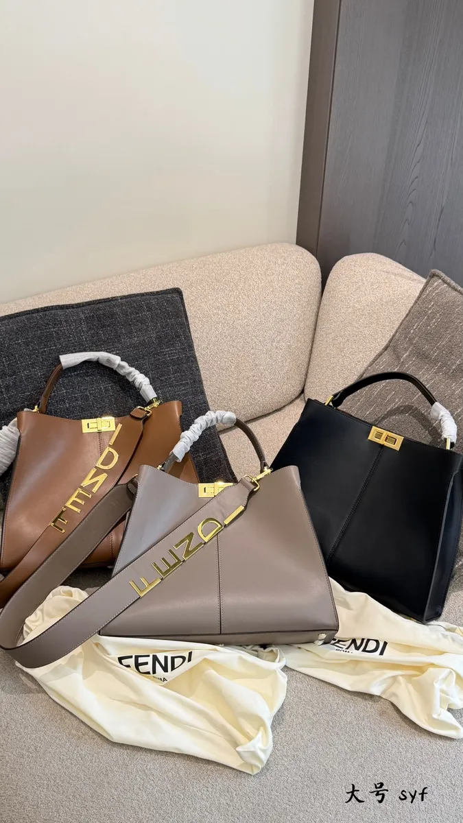 Fendi Peekaboo Tote Bag - 30 cm — source photograph 1 of 3