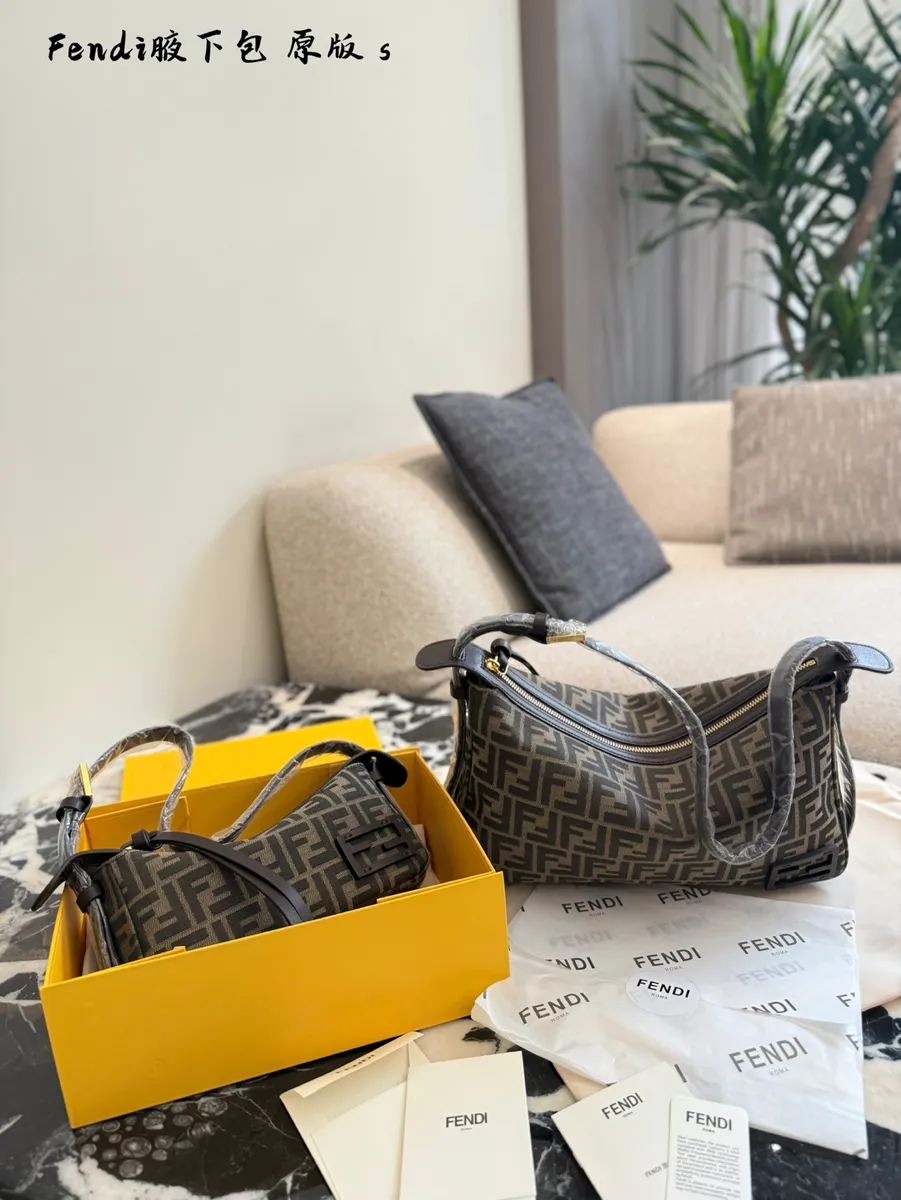 Fendi Simply Crossbody Bag - 34 cm Options — source photograph 1 of 3