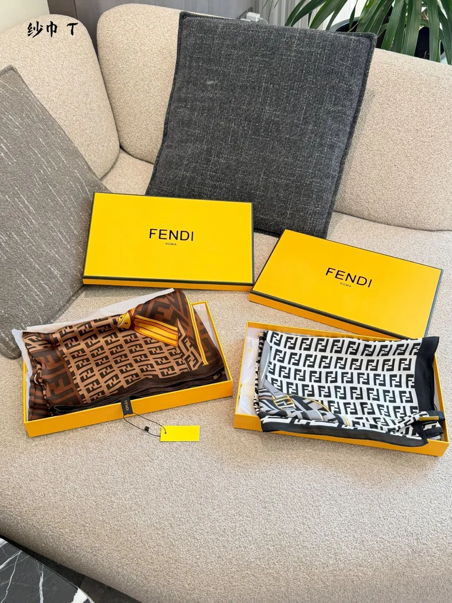 Fendi Striped Printed Handbag — source photograph 1 of 3