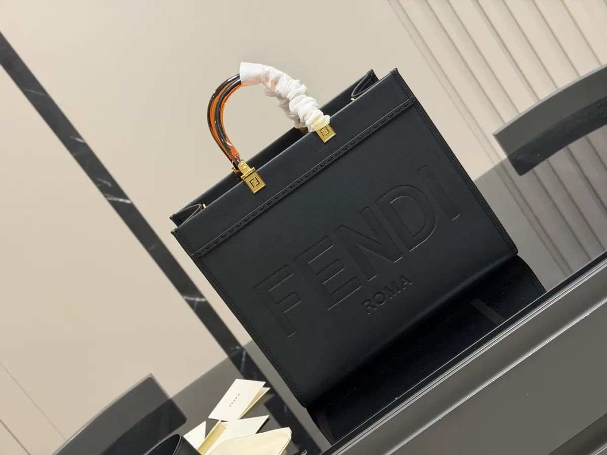Fendi Tote Bag - 36 × 31 cm — source photograph 1 of 3