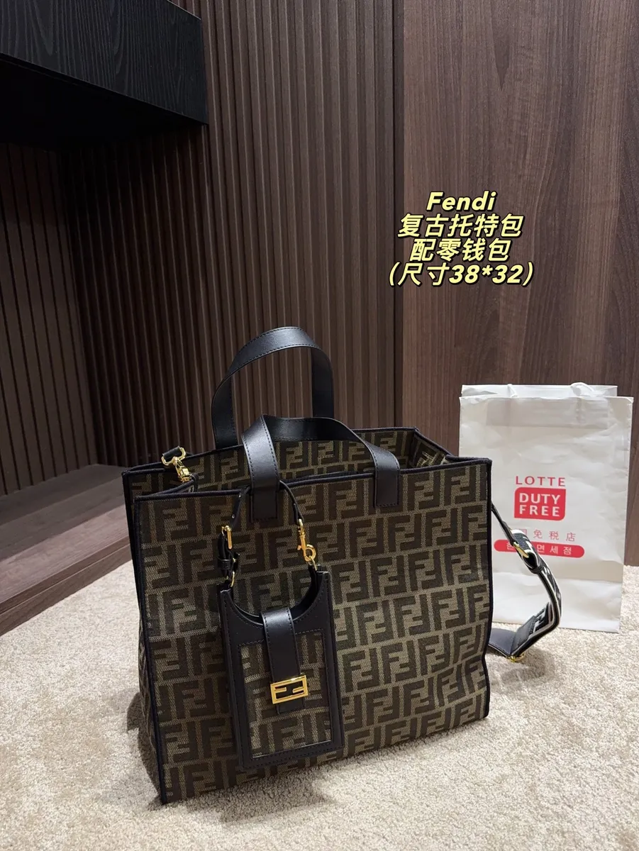 Fendi Tote Bag — source photograph 1 of 3