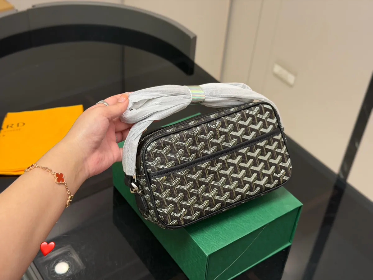 Goyard Camera Bag - 22 × 13 cm — source photograph 1 of 3
