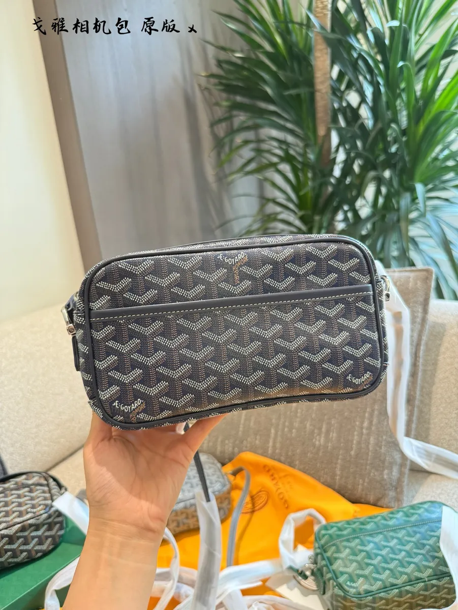 Goyard Cap-Vert Canvas Clutch Bag - 22 × 7 × 13 cm — source photograph 1 of 3