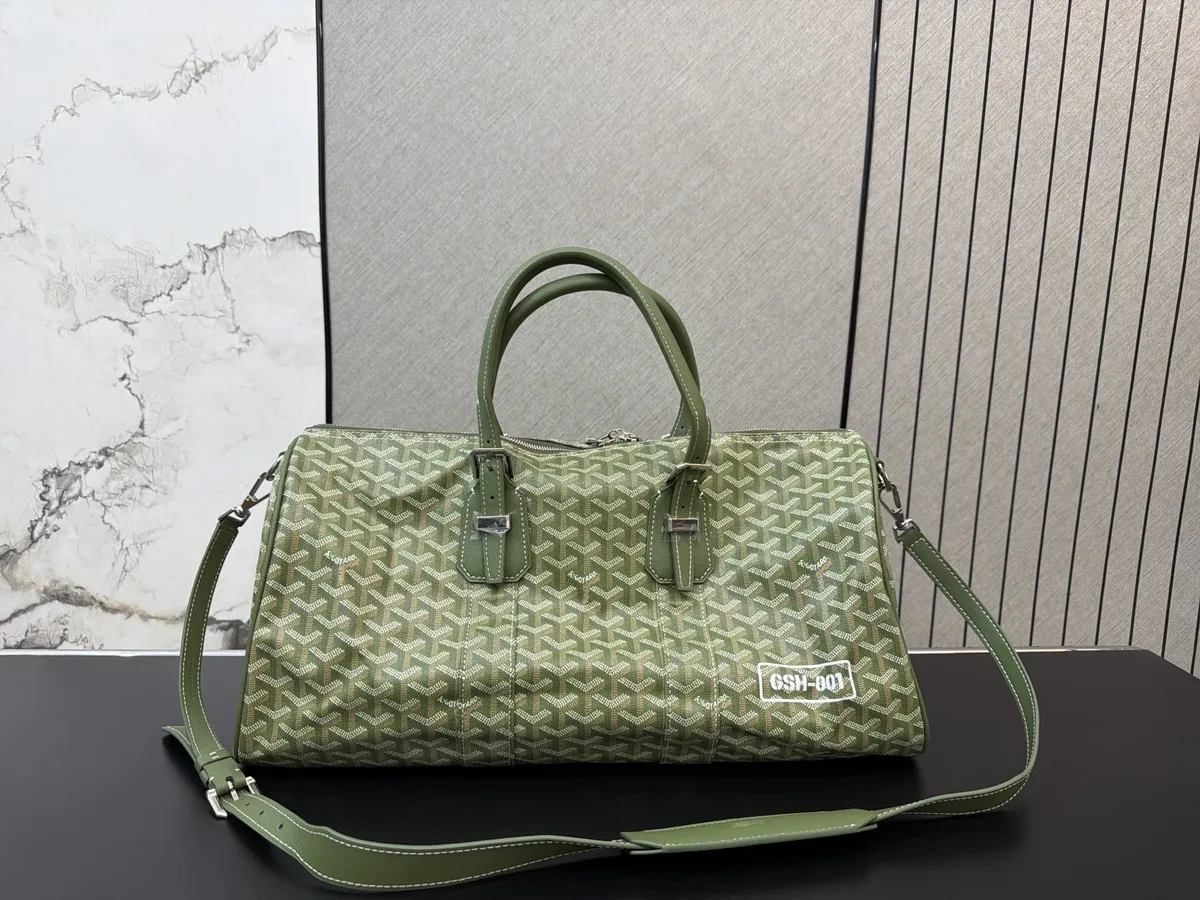 Goyard Monogram Travel Bag - 48 × 27 cm — source photograph 1 of 3
