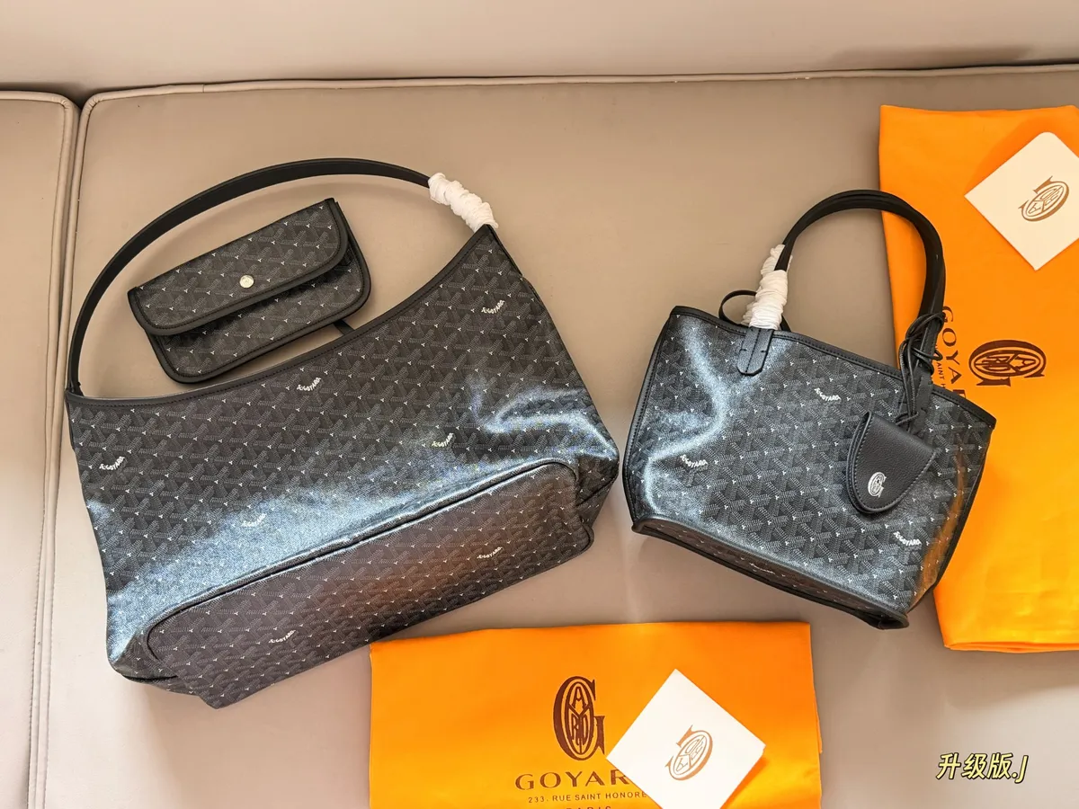 Goyard Shoulder Bag - 32 × 25 cm — source photograph 1 of 3