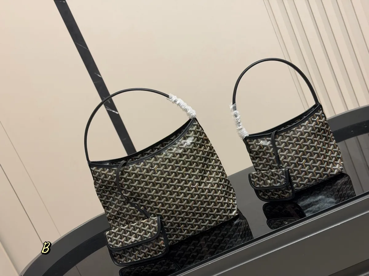 Goyard Tote Bag - 32 × 25 cm Options — source photograph 1 of 3
