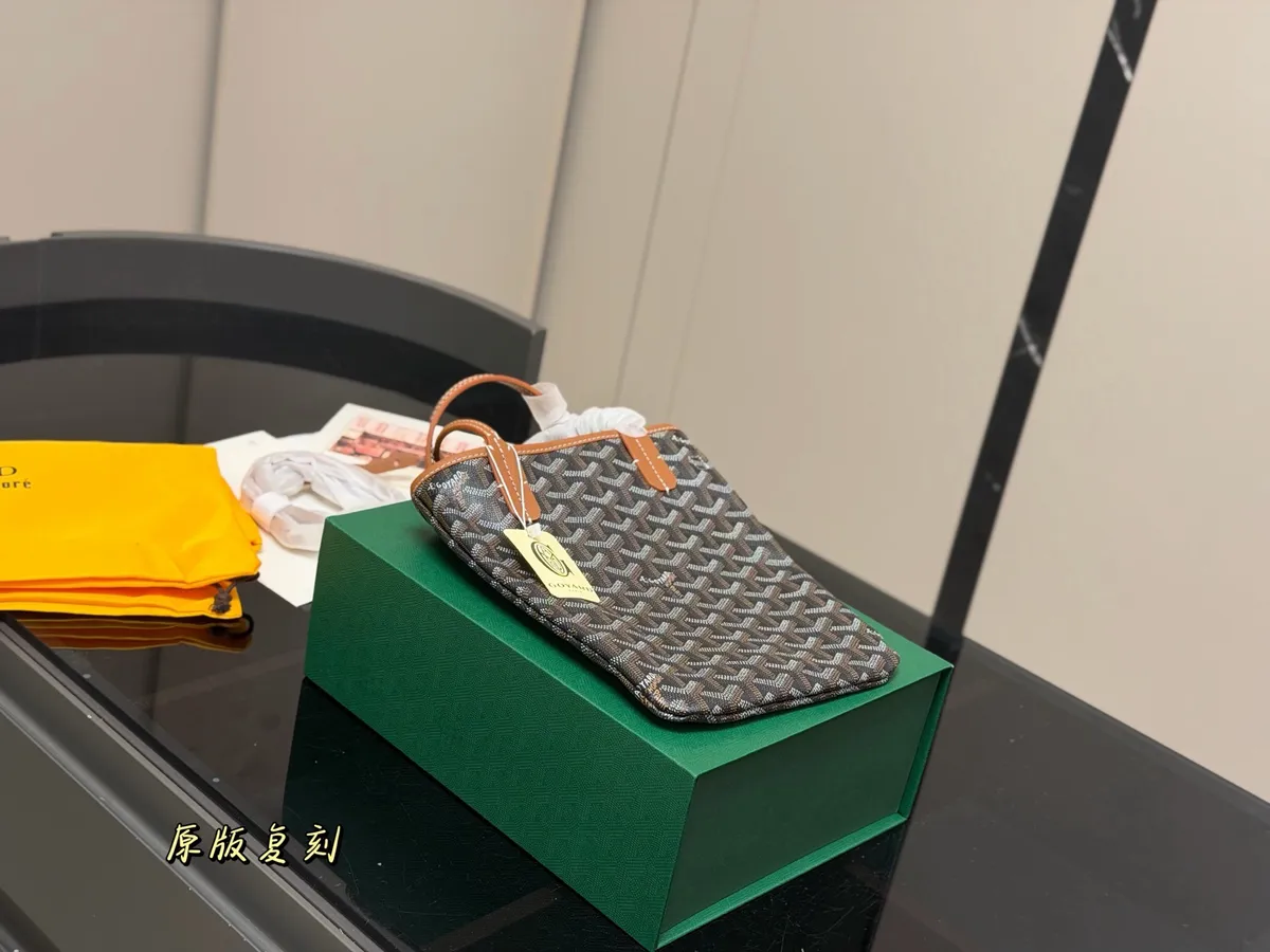 Goyard Tote Bag Replica - 20 × 23 cm — source photograph 1 of 3