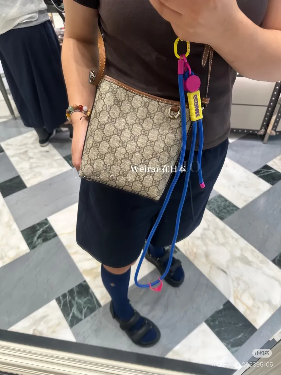 Gucci Bucket Bag — source photograph 1 of 3