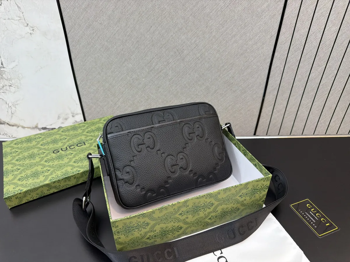 Gucci Camera Bag - 16 × 24 cm — source photograph 1 of 3