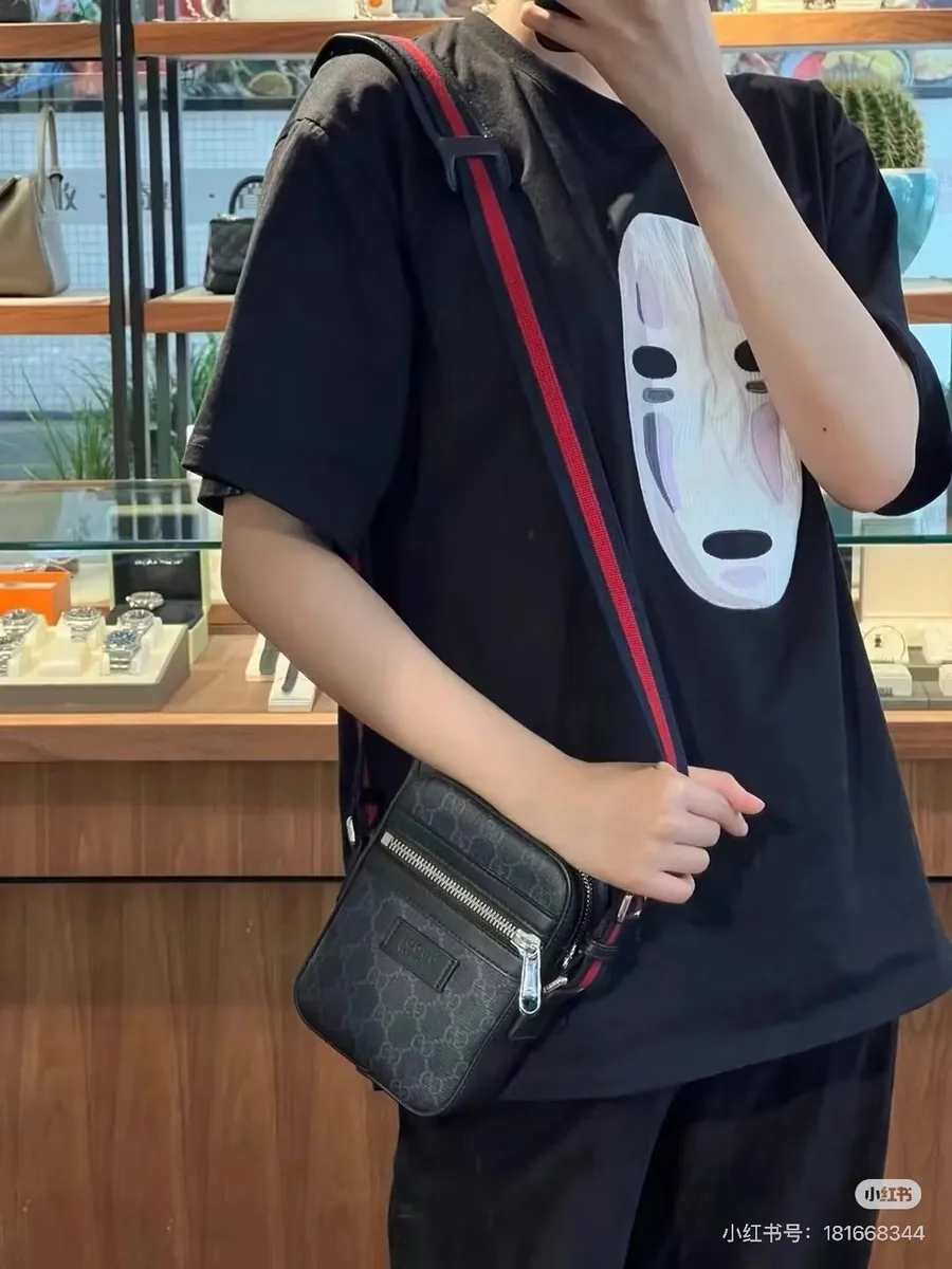 Gucci Canvas Handbag — source photograph 1 of 3