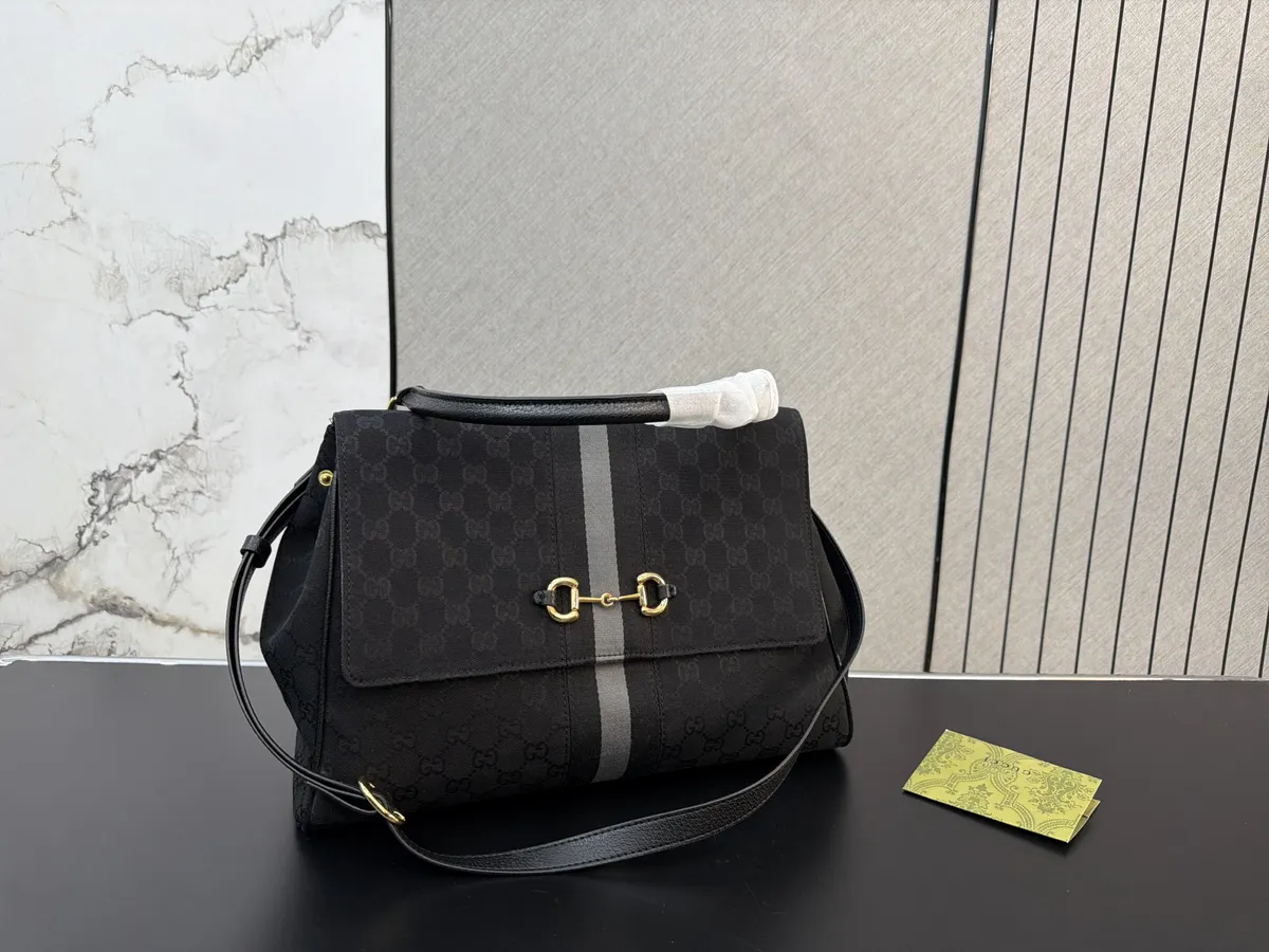Gucci Canvas Messenger Bag - 32 × 24 cm — source photograph 1 of 3