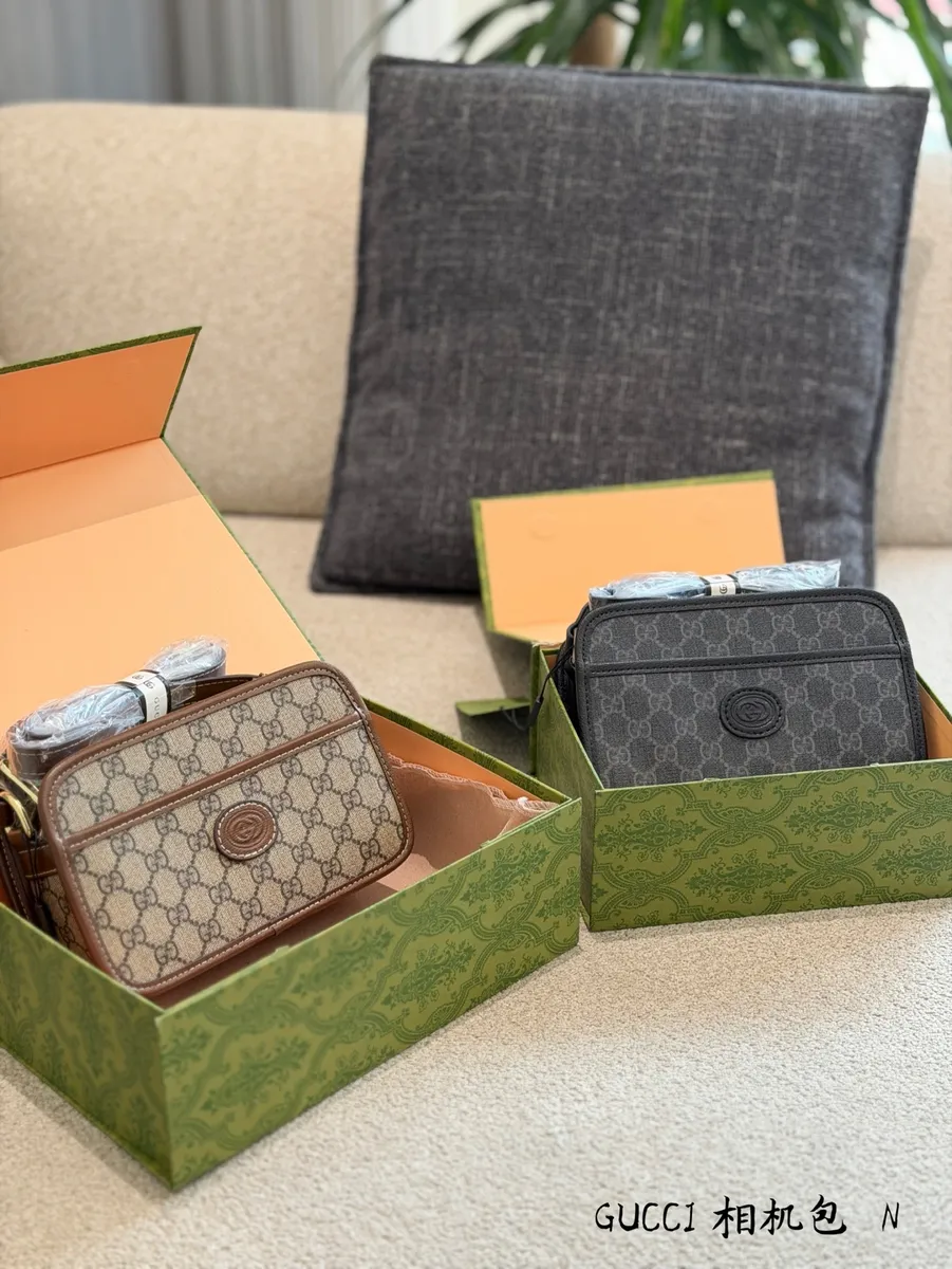 Gucci Canvas Monogram Camera Bag - 22.5 × 7 × 14 cm — source photograph 1 of 3