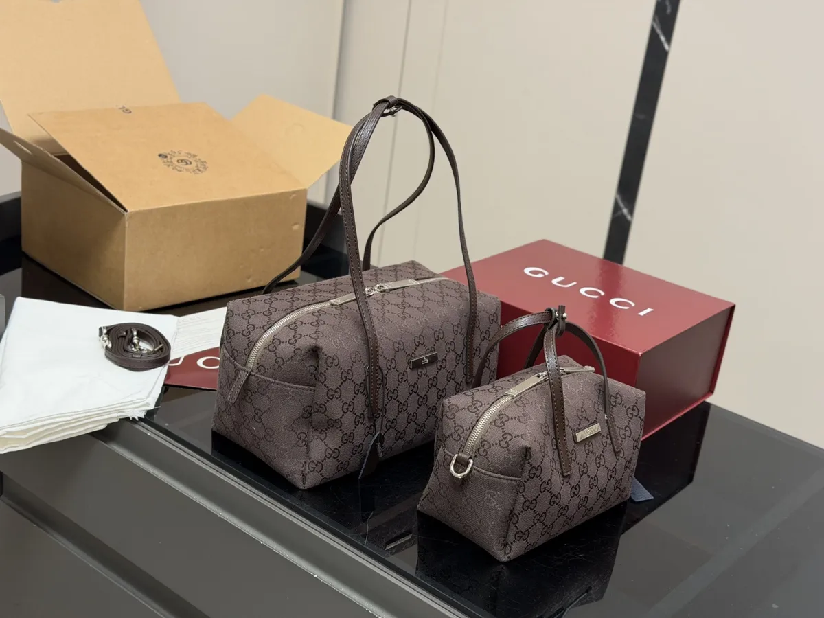 Gucci Canvas Shoulder Bag - 28 × 17 cm Options — source photograph 1 of 3