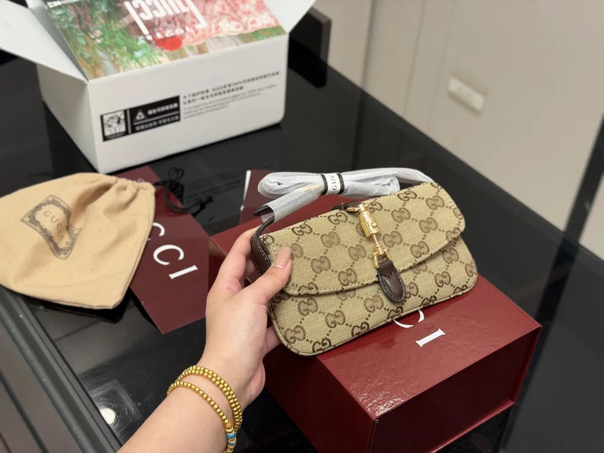 Gucci Canvas Top Handle Bag - 21 × 12 cm — source photograph 1 of 3