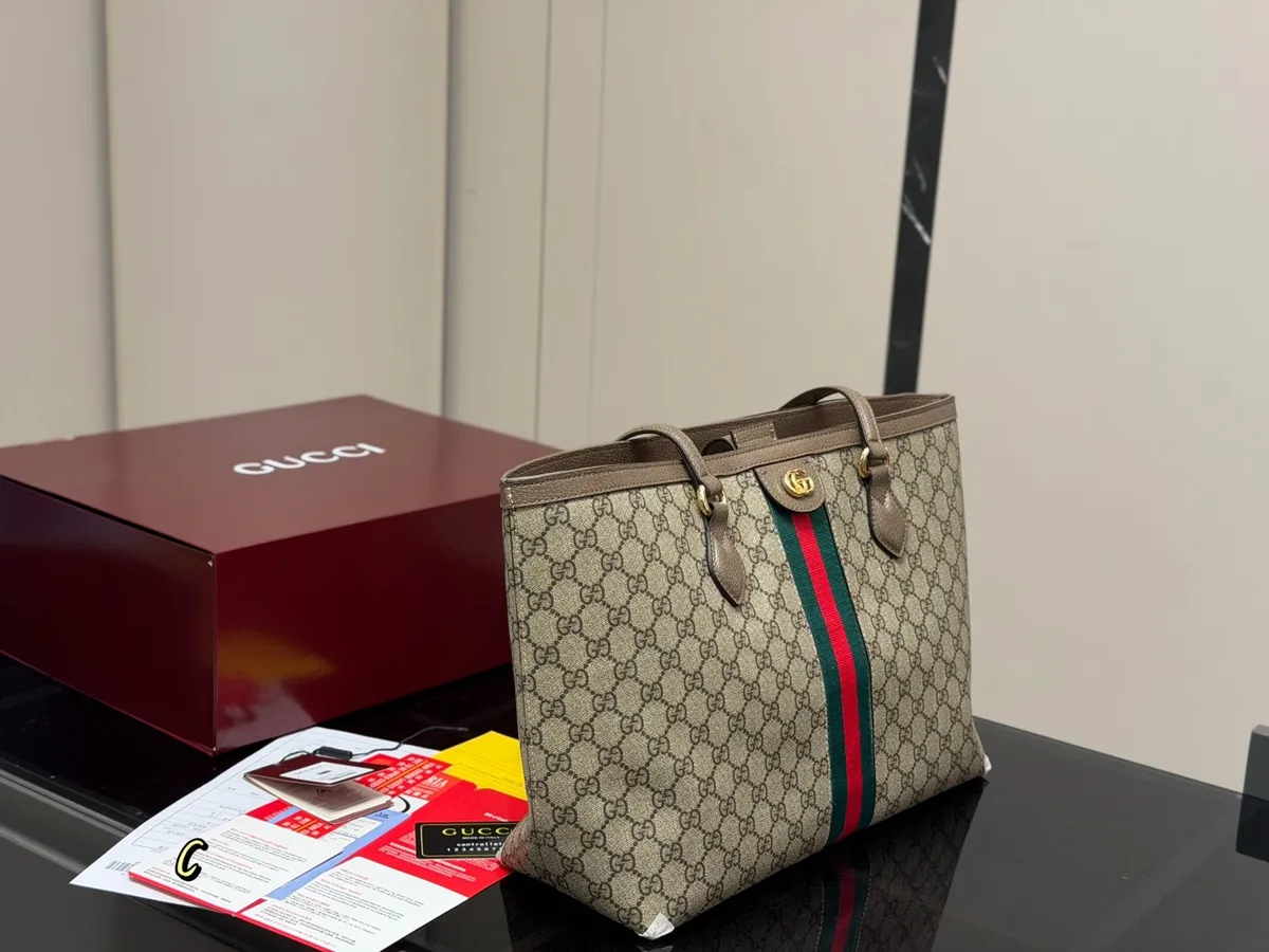 Gucci Canvas Tote Bag - 38 × 27 cm — source photograph 1 of 3
