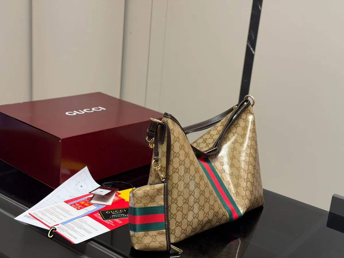 Gucci Canvas Tote Bag - 38 × 29 cm — source photograph 1 of 3