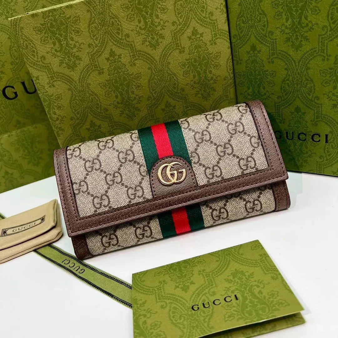 Gucci Chain Handbag — source photograph 1 of 3