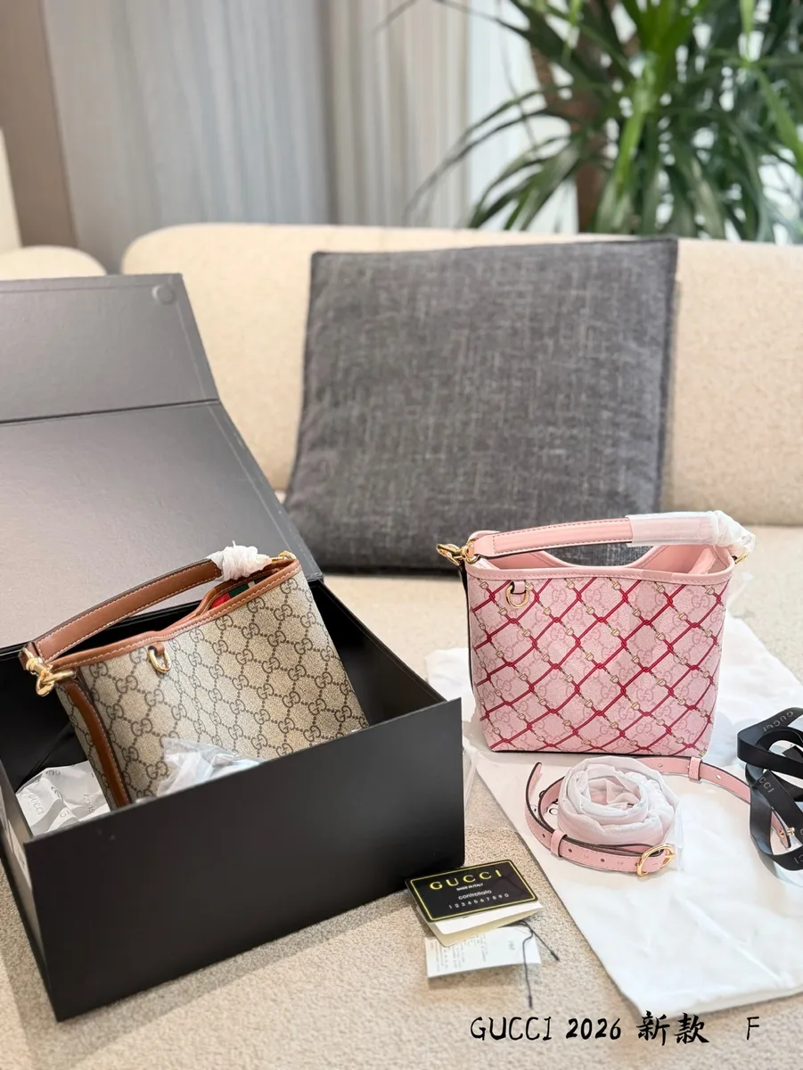 Gucci Check Canvas Crossbody Bag — source photograph 1 of 3