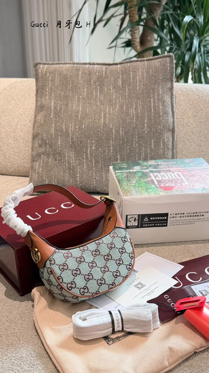 Gucci Denim Canvas Shoulder Bag — source photograph 1 of 3