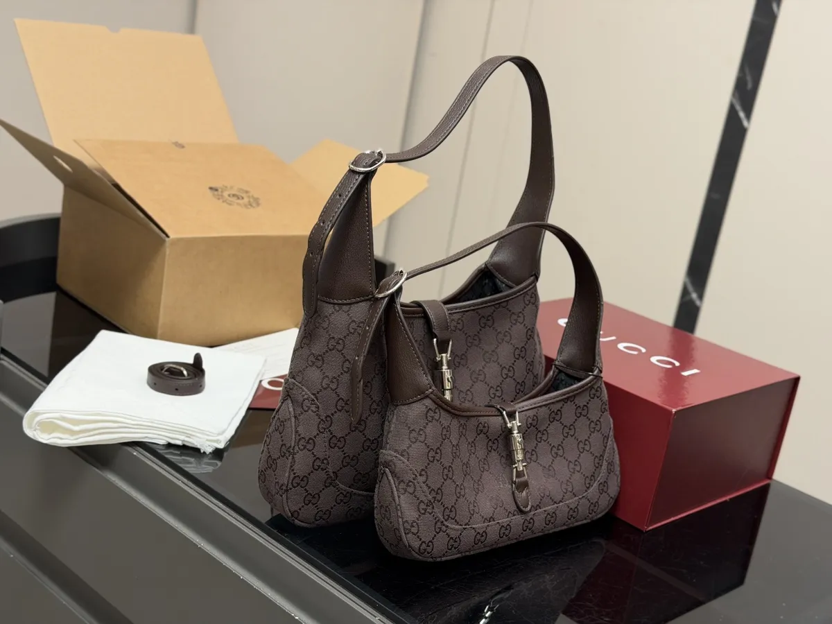Gucci Jackie Crossbody Bag - 28 × 14 cm Options — source photograph 1 of 3