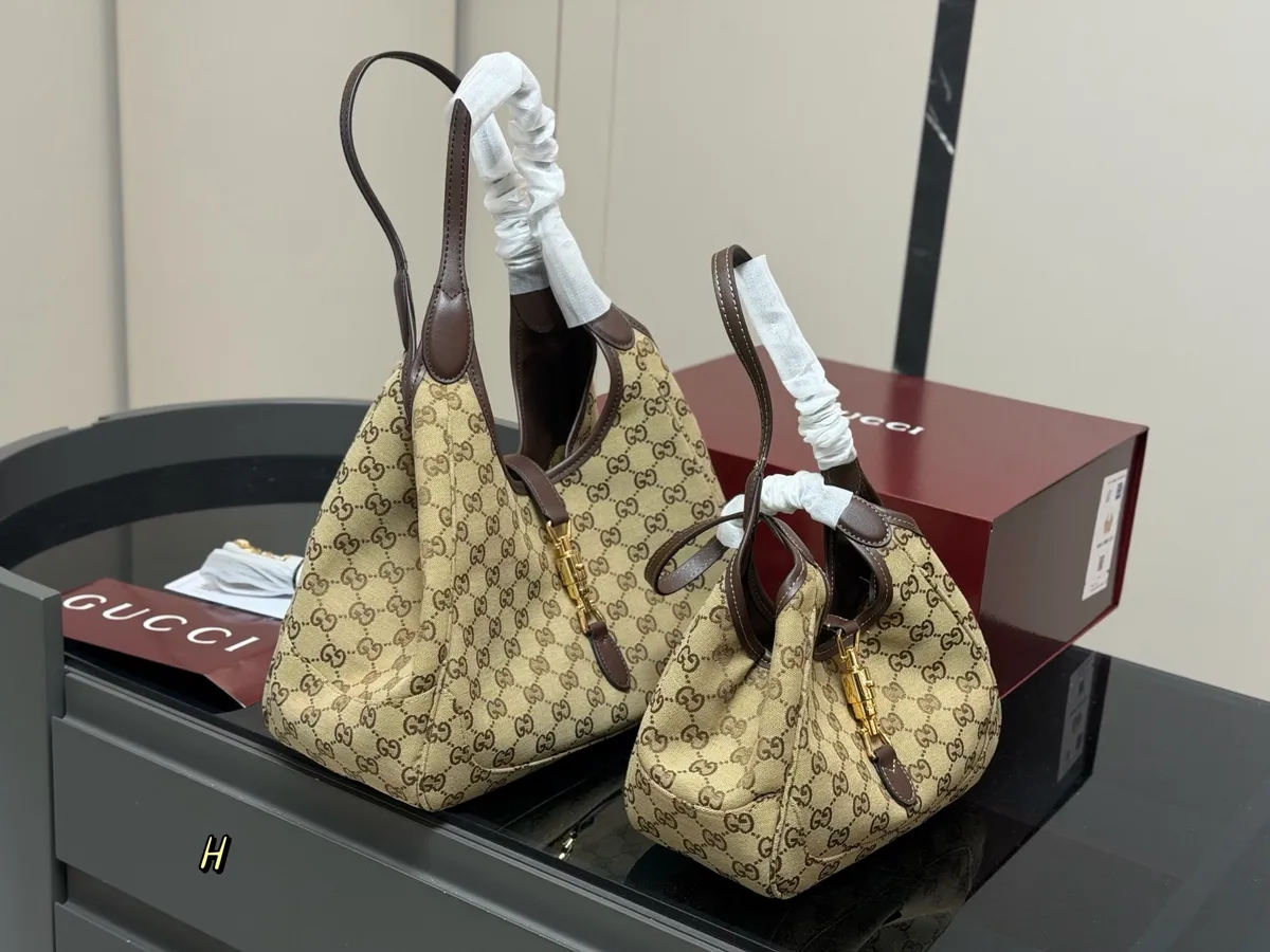 Gucci Jackie Tote Bag - 25 × 24 cm Options — source photograph 1 of 3